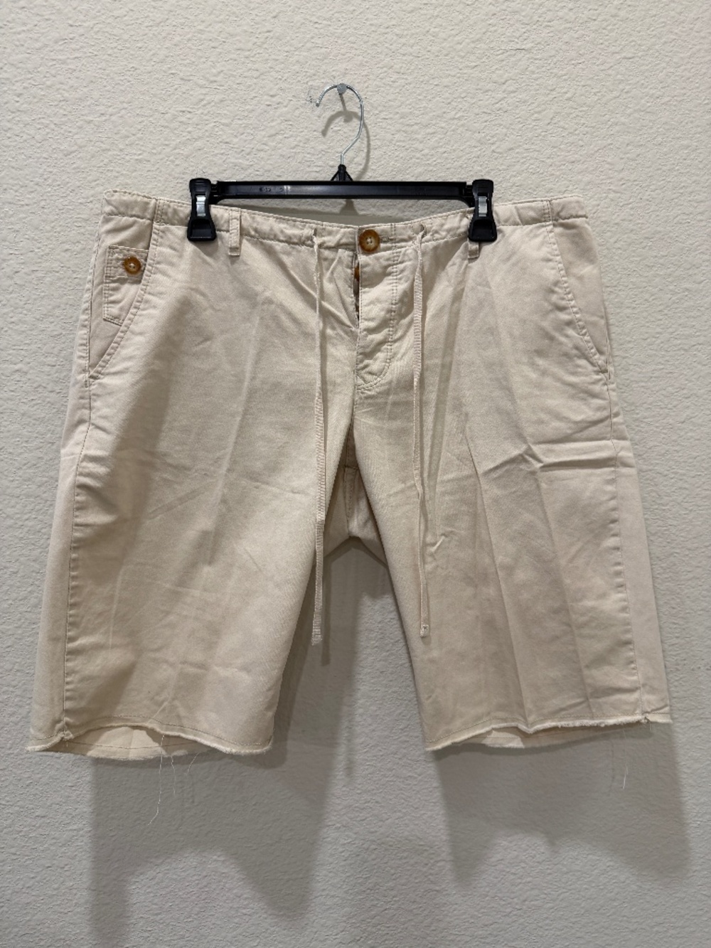 Ladies Limited beach cream shorts 100% Cotton size XL - Like New